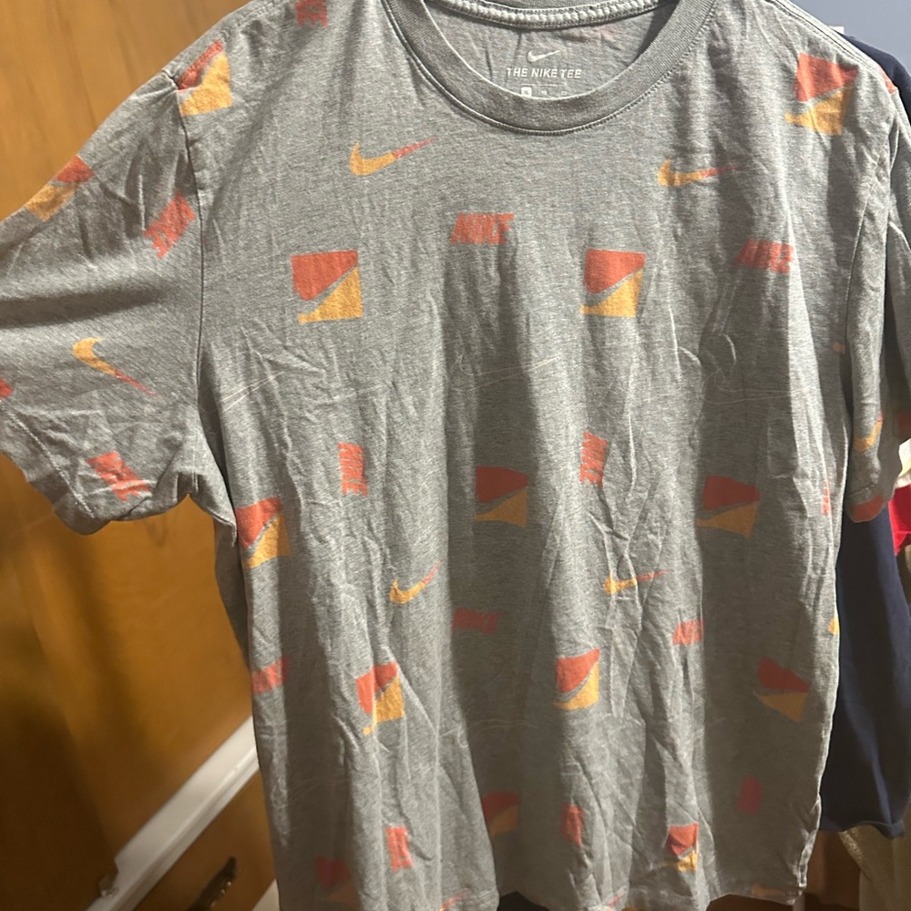 Nike Gray Graphic Men's Shirt